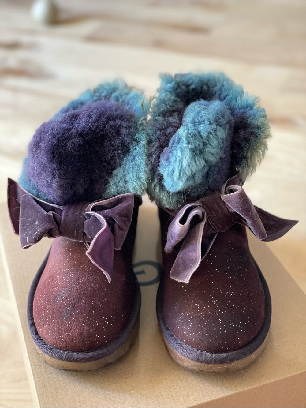 UGG Gita Twinkle Bow Mini Nightshade Boots Women’s Size 5